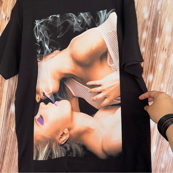 Spencer’s Two Girls Black Graphic tee - Picture 3 of 5